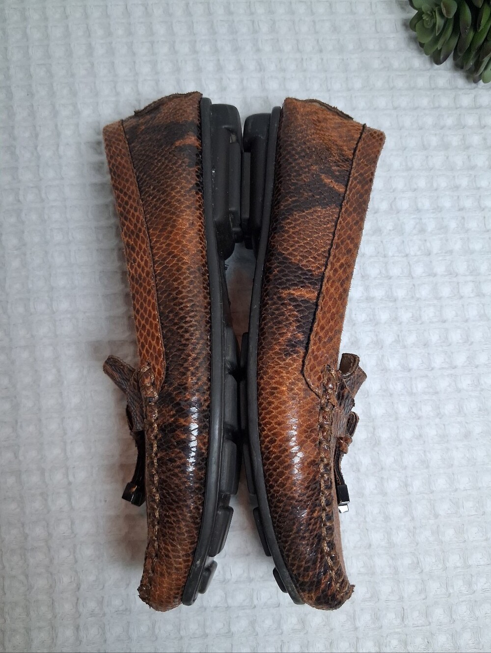 Liz Claiborne Womens Brown/Tan Faux Snakeskin Loafer/Mocassin Size 7 - Picture 8 of 12